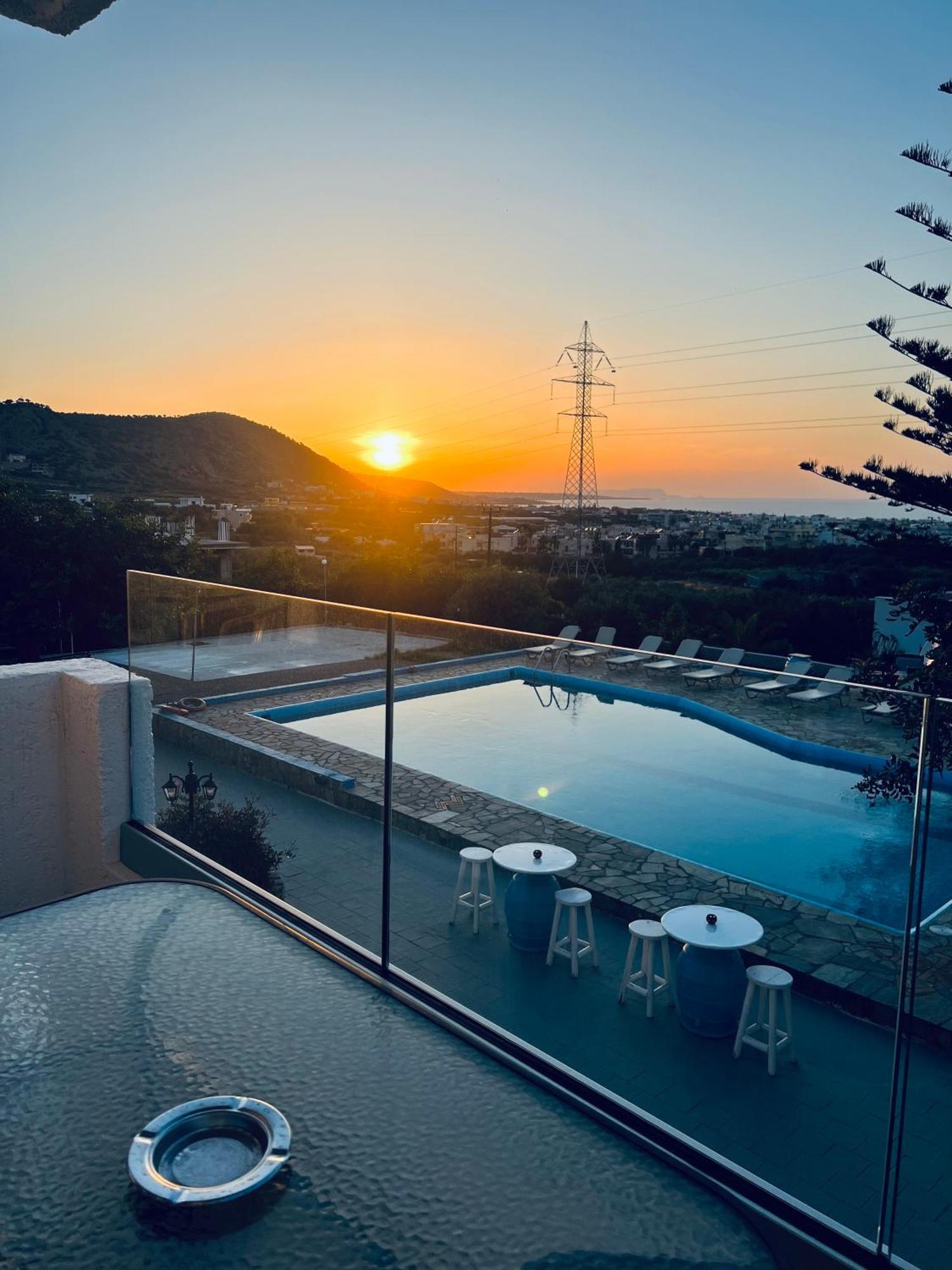 ماليا Silia Suites المظهر الخارجي الصورة